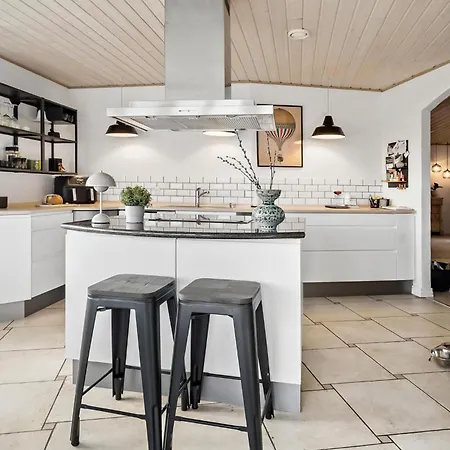 5 Bedroom Cozy In