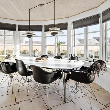 Дом отдыха 5 Bedroom Cozy In