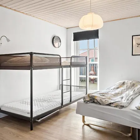 5 Bedroom Cozy In Сasa de vacaciones Thyborøn