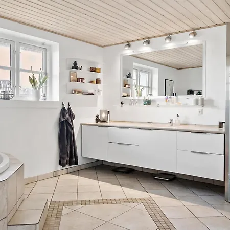 Дом отдыха 5 Bedroom Cozy In